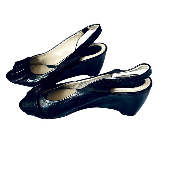 Naturalizer 7M  wedge 2.5" black back strap - Picture 3 of 10